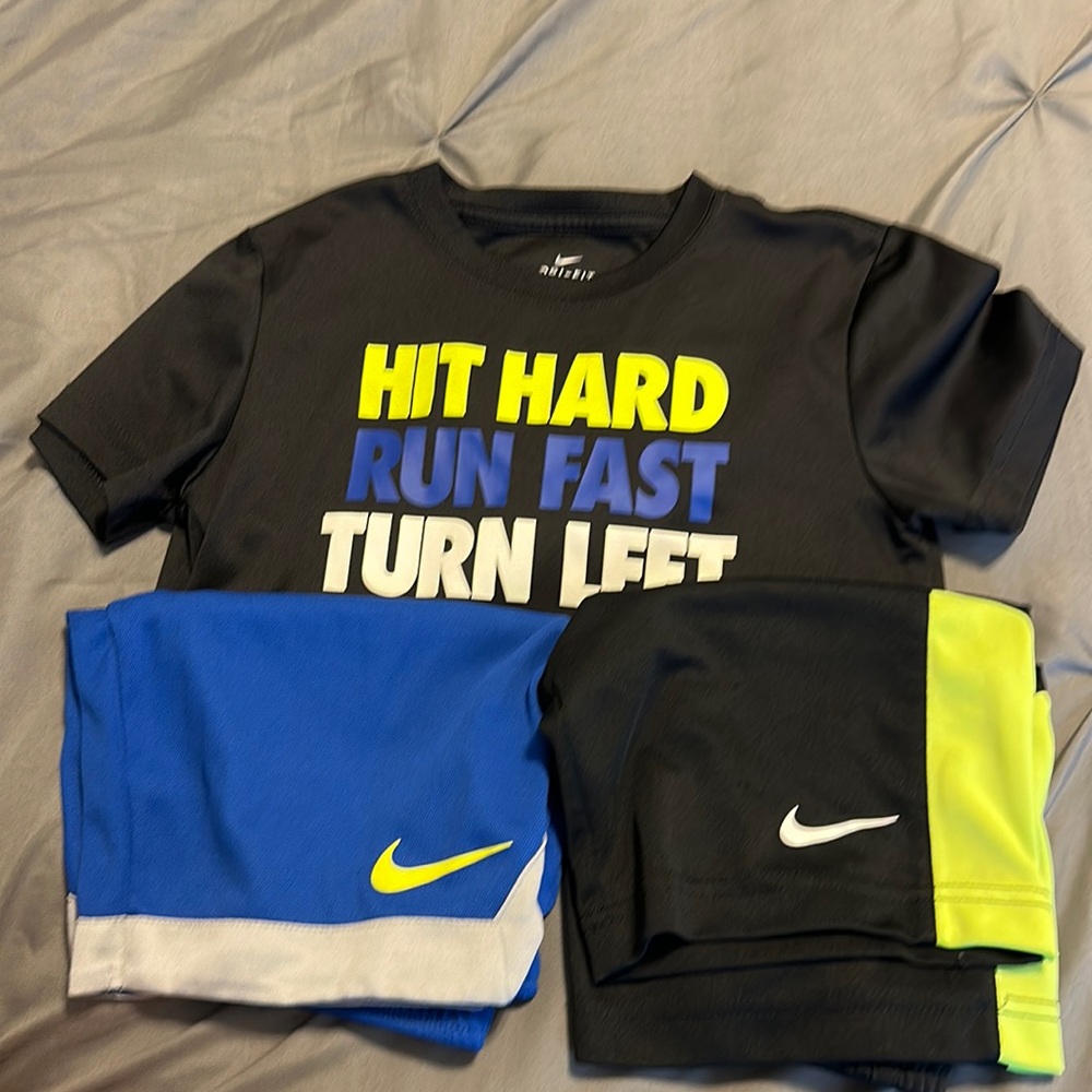 Nike boy short sleeve shirt and 2 shorts set
